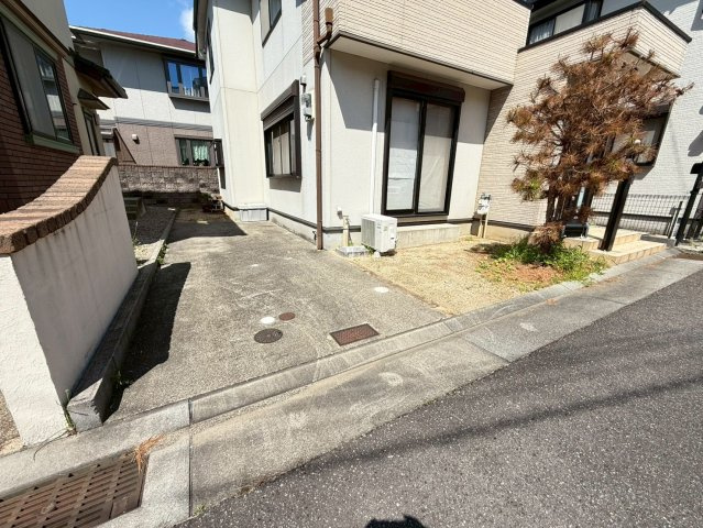 神戸市西区持子１丁目戸建の前面道路含む現地写真