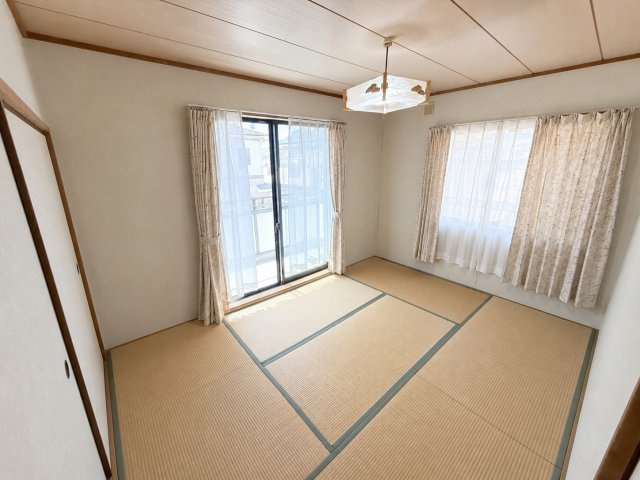神戸市西区持子１丁目戸建のトイレ|掲載写真の一部は、室内イメージをお伝えするために画像補正（荷物の消去等）を行っています。現況を優先してください。