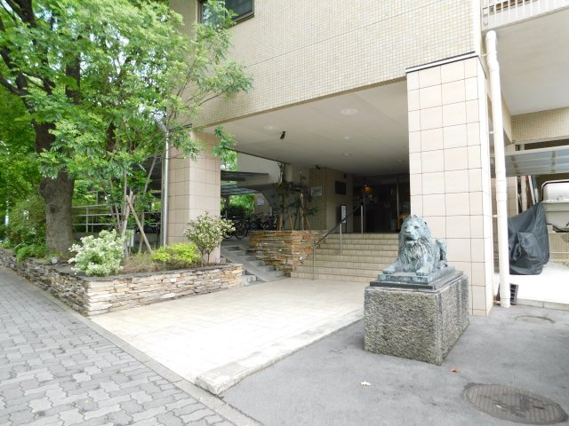 名古屋市瑞穂区山下通５丁目の中古マンションのエントランス|内覧希望の方はお気軽にお問い合わせください♪　地下鉄名城線「瑞穂運動場東」駅徒歩４分♪　フルリフォーム物件！　高層階！眺望・陽当り良好♪　両面バルコニー！　ワイドリビング１８．０帖♪