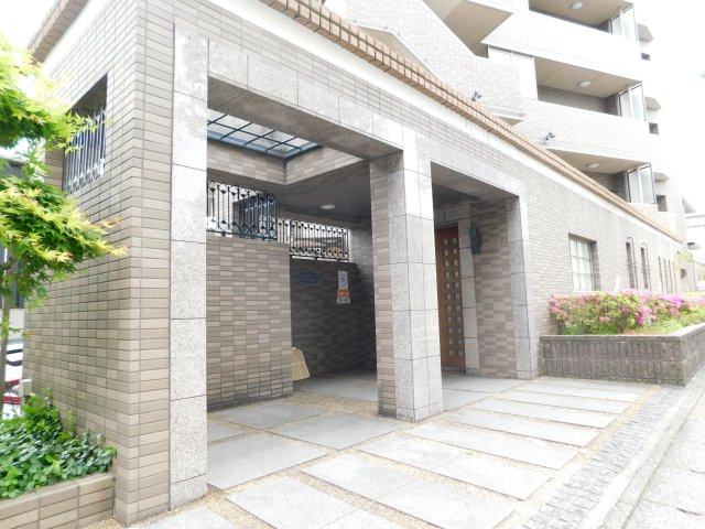 名古屋市瑞穂区彌富町字紅葉園の中古マンションのエントランス|内覧希望の方はお気軽にお問い合わせください♪　地下鉄名城線「総合リハビリセンター」駅徒歩７分♪　新規リノベーション物件！　角部屋！　３０㎡超えのワイドバルコニー♪