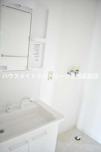 ウイングヒルズＡ棟の独立洗面台|洗面化粧台