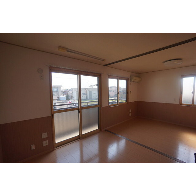 岐阜市柳津町南塚３丁目のアパートの居間・リビング|ＬＤＫ