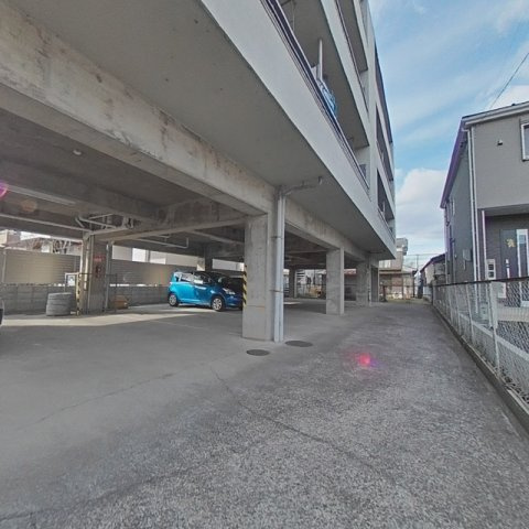 メゾン岐阜北の駐車場
