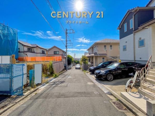 横浜市磯子区森６丁目の新築一戸建の前面道路含む現地写真|陽当りの良さが伝わります。
是非一度、現地へ起こしください。

