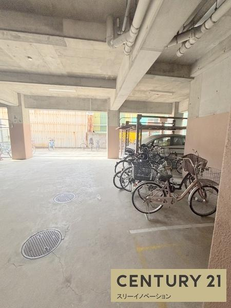 コスモ蓮井の駐車場