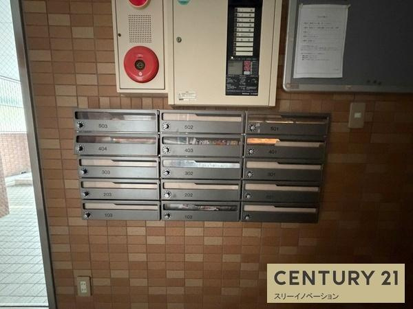 大阪市港区築港３丁目の賃貸マンションのエントランス|★郵便ポスト★