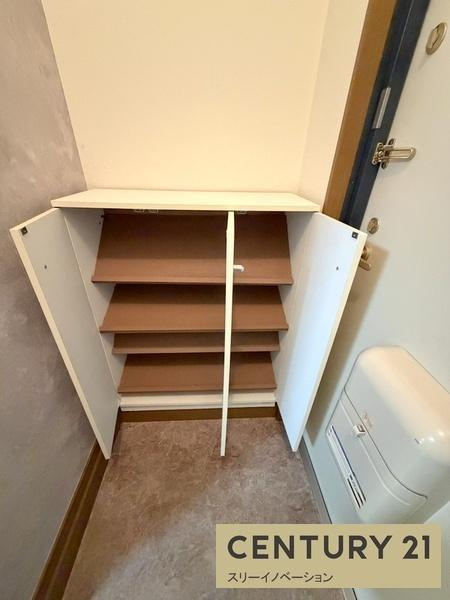 大阪市港区築港３丁目の賃貸マンションの玄関|★大きなシューズボックスもついてます！★