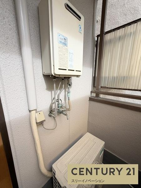 大阪市港区築港３丁目の賃貸マンションのバルコニー|★給湯器です★