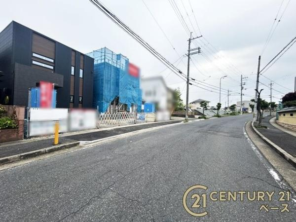 香芝市旭ケ丘２丁目 １号地 ／新築一戸建の前面道路含む現地写真|■現地撮影写真■前面道路も広くお車の運転も安心！