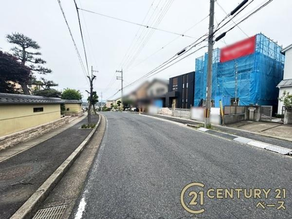香芝市旭ケ丘２丁目 １号地 ／新築一戸建の前面道路含む現地写真|■現地撮影写真■ 小・中学校ともに徒歩圏内で通学も安心です。