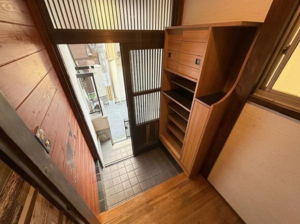 【玄関】 | 門真市北巣本町　中古戸建 | こちらの画像は、AIを用いて家具等を消しております。