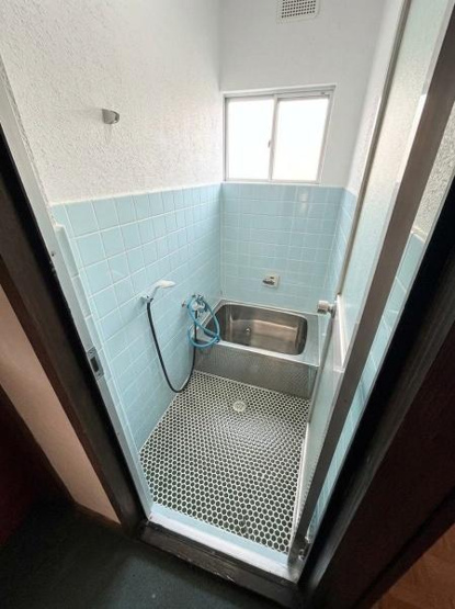【浴室】 | 門真市北巣本町　中古戸建 | こちらの画像は、AIを用いて家具等を消しております。