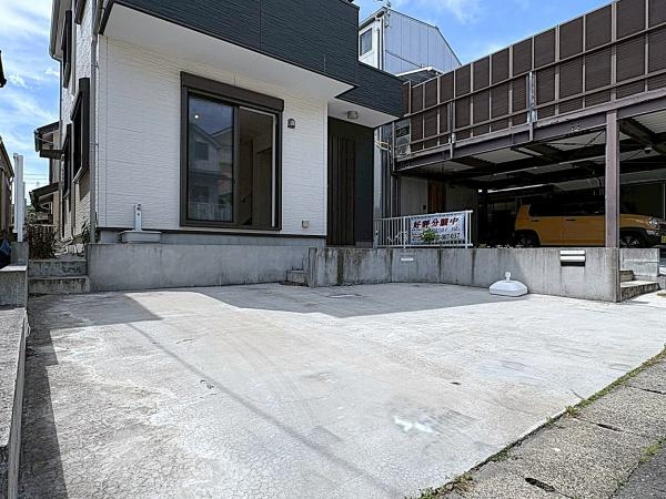 横浜市栄区長倉町の中古一戸建の駐車場