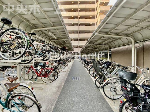 ライオンズステージ門前仲町冬木の駐輪場|【自転車置き場】最新の空き状況や費用などの詳細は担当スタッフまでお問い合わせください。