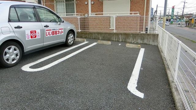 サン・フィオーレ　Ｂの駐車場