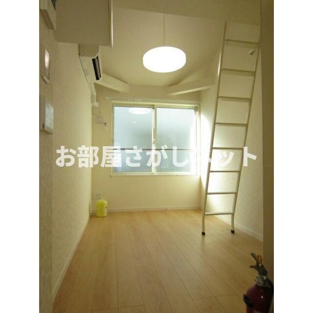 ネクサス新宿戸山公園【おとり物件なし】#学生・社会人にオススメ！初期費用分割払いOK！の居間・リビング