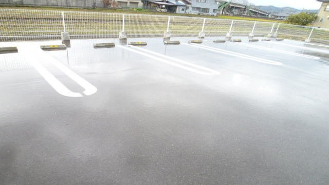 メゾン　ボヌールの駐車場