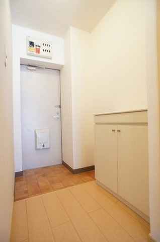ファミールＭ　Ａの玄関
