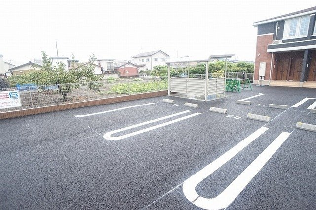 マーリエヴィラ　Ａの駐車場