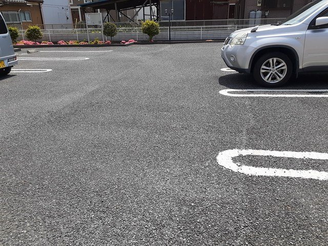 プリムローズⅡの駐車場