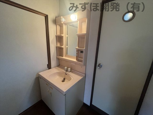 天童市中里１丁目7-27の独立洗面台|２階にも独立洗面台がございます。