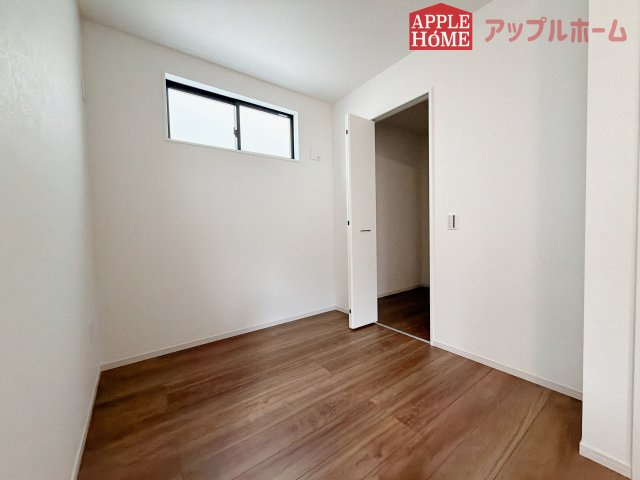 [新築住宅] 鶴ヶ島市脚折町 11期 全3棟の洋室|リビング奥にもウォークインクローゼットあり