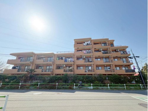 ダイアパレス小平|■陽当り良好な南向きの5階建。近隣には公園や小学校が揃い、家族に優しい住環境が整っています。