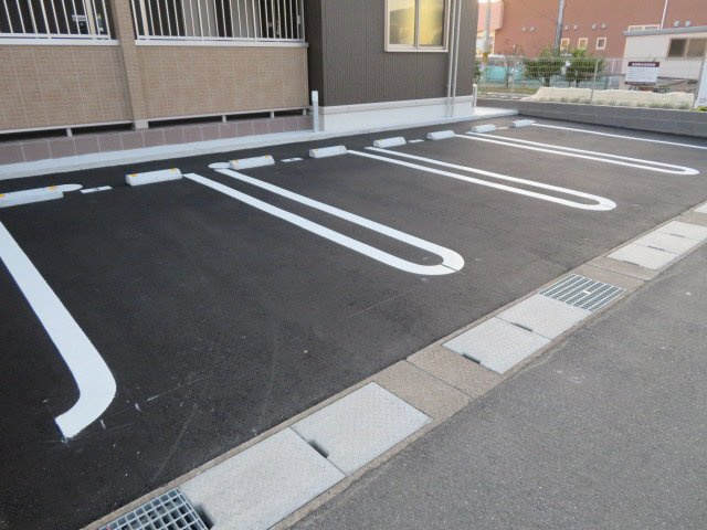 ウエスト ポートの駐車場