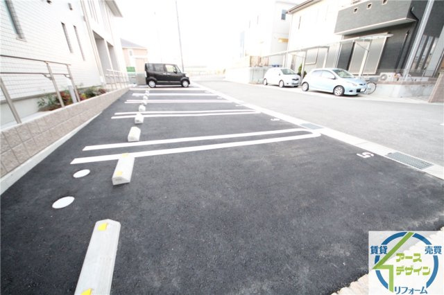 ジュナスの駐車場