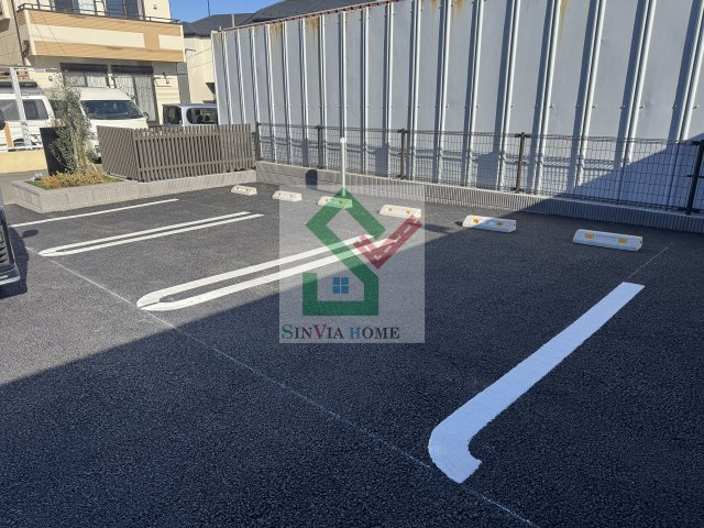 サクラーレの駐車場