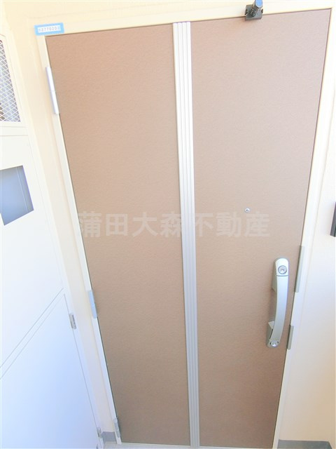 ウェルスクエアイズム蒲田の玄関