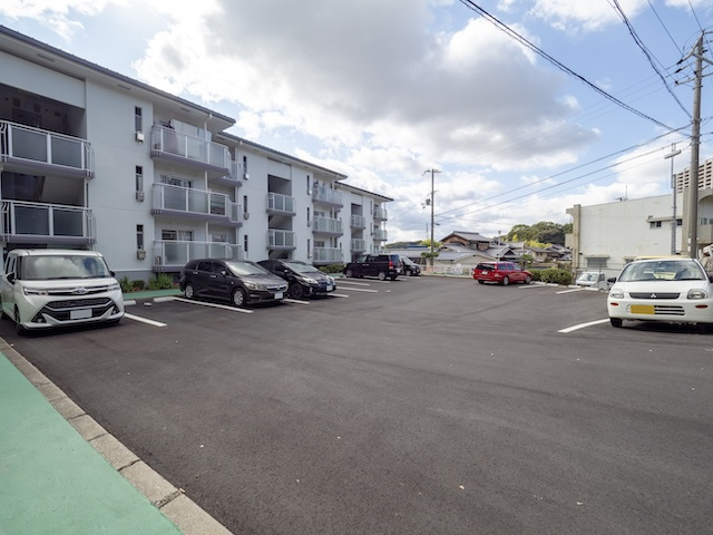 グリーンヒル名谷の駐車場