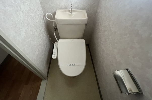 2棟一括×収益性重視の一棟 伊丹市 新耐震のトイレ