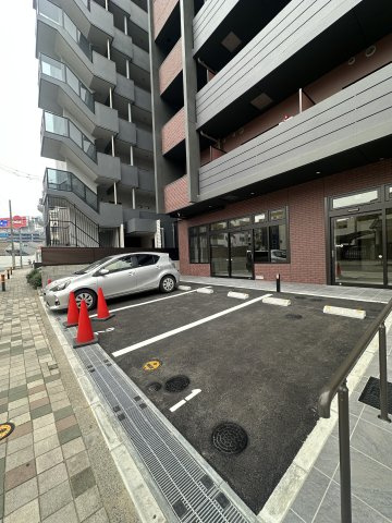 Kyokuyouモダンベース天神の駐車場