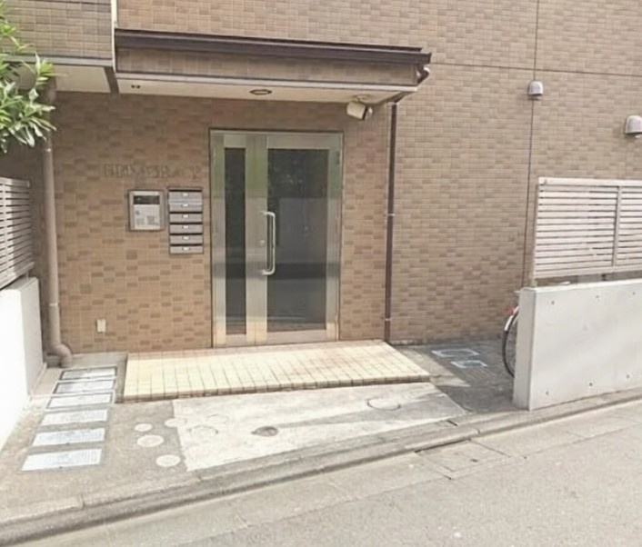川口市西川口２丁目の賃貸マンションのエントランス