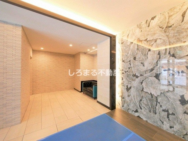 プレサンス谷町九丁目ディセオのロビー