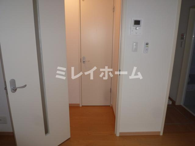 フリーゼ小山の玄関