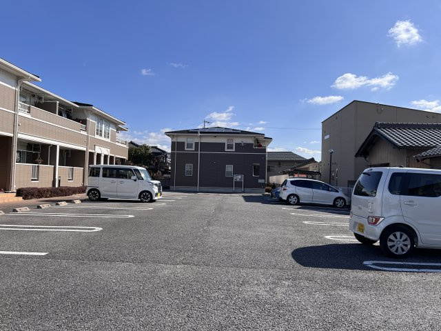 鶴見スクエアⅡの駐車場