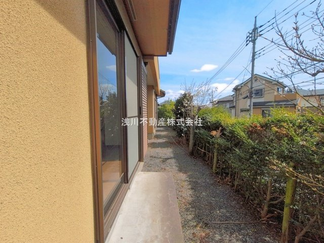 八王子市　元八王子町　中古戸建て（5LDK）の庭|～プランター植えなども楽しめそうです～