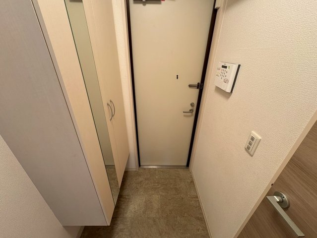 カンフリエ　イーストの玄関