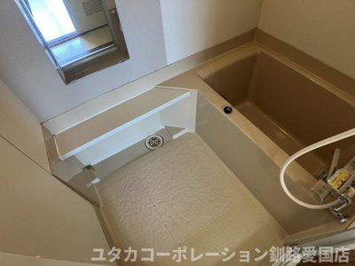 【浴室】 | 緑ケ岡6丁目42-61売家 | ゆったりと入浴を楽しめる、落ち着いたカラーの浴槽☆