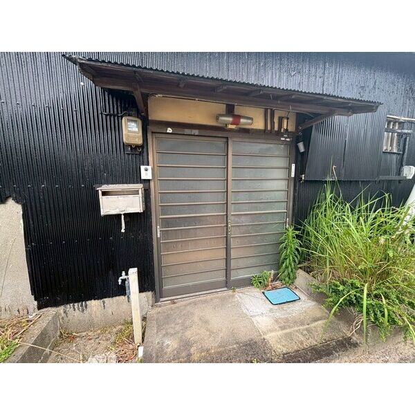 常滑市小林町戸建てのエントランス