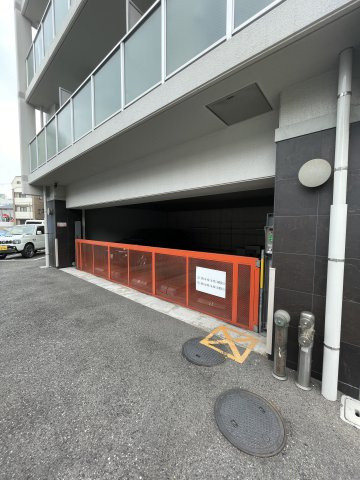 神戸市兵庫区本町１丁目の賃貸マンションの駐車場