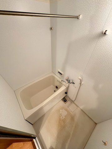 エメラルドグリーン西北の浴室