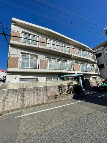 西宮市伏原町のアパートの外観