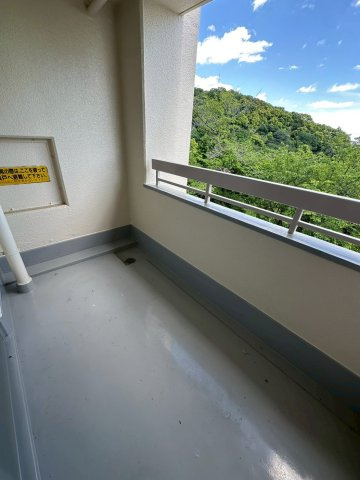 住吉台東住宅3号棟のバルコニー