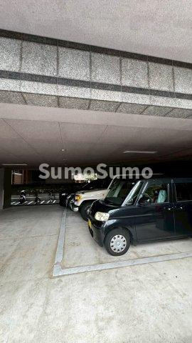 ウインステージ平尾の駐車場
