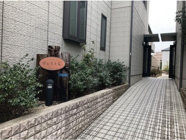 尼崎市上ノ島町３丁目のアパートのエントランス|エントランスです