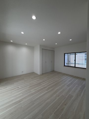 船大工町テラスハウスの洋室