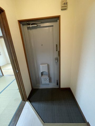 コーポヤマモトの玄関